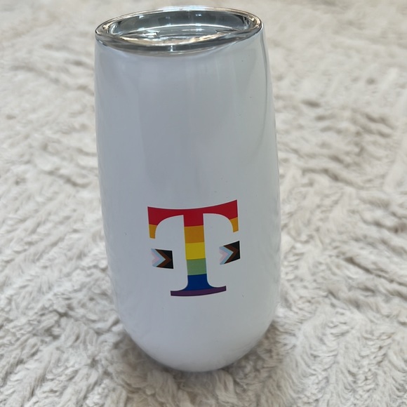 T-Mobile tumbler with plastic lid, with with T logo in pride colors, NWT - Picture 5 of 16